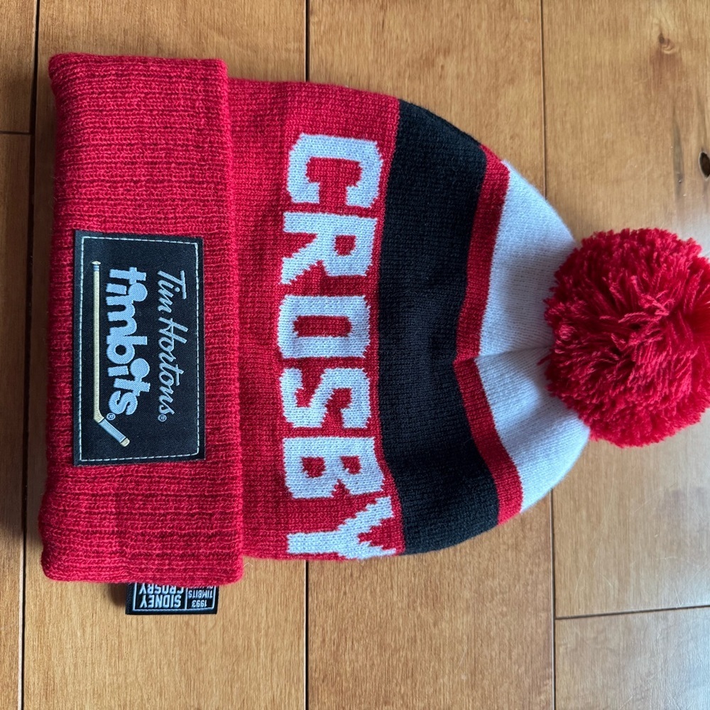Crosby Kids Pom-Pom Beanie - Red and Black